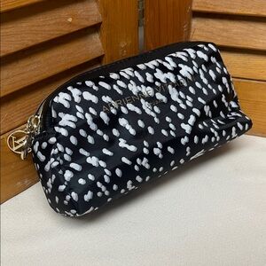 Adrienne Vittadini Black and White Cosmetic Case